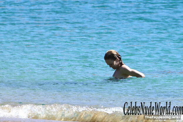 Vanessa Paradis Nude 197847