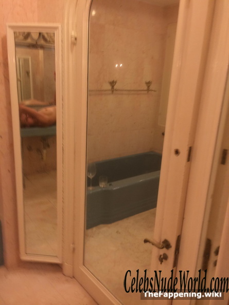 Allegra Carpenter Nude 197945