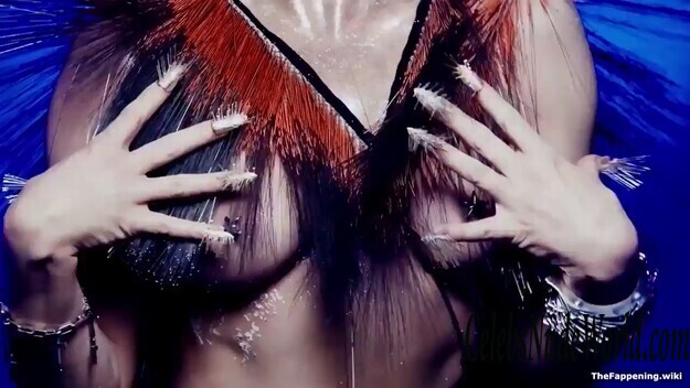 Rose McGowan Nude 198406