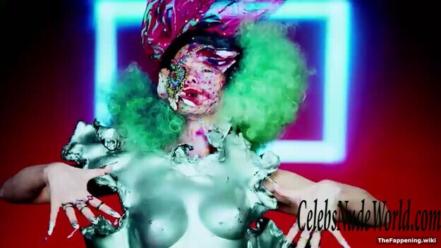 Rose McGowan Nude 198407