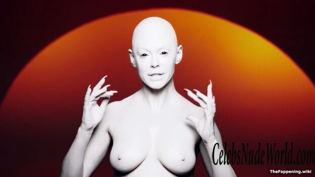 Rose McGowan Nude 198408