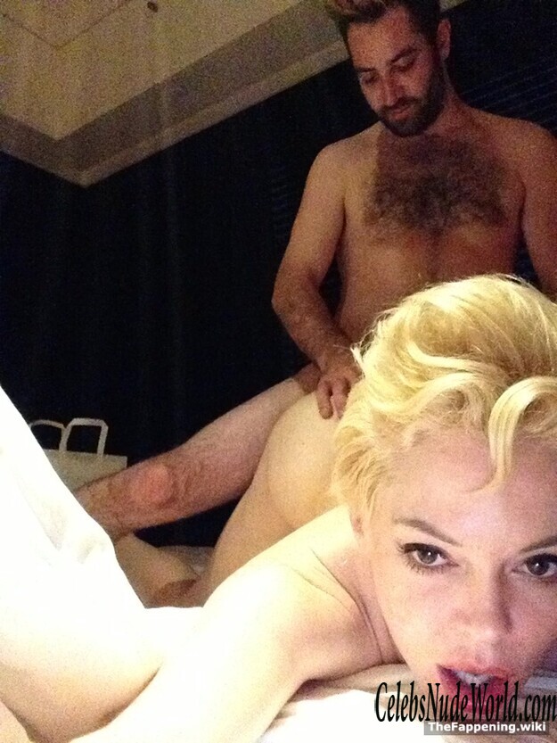 Rose McGowan Nude 198445