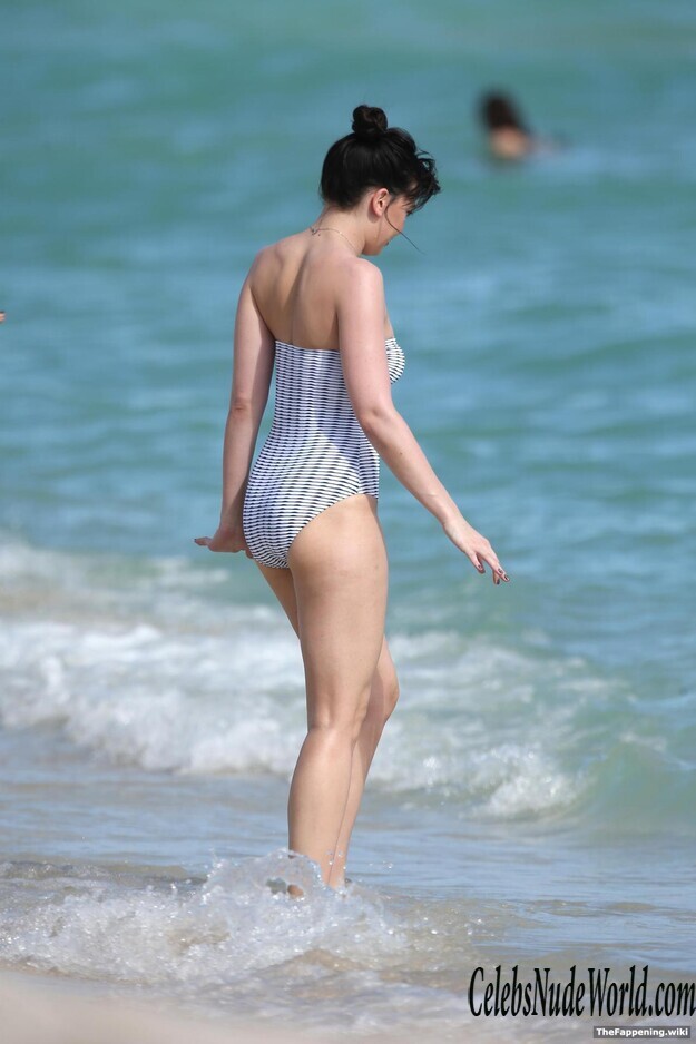 Daisy Lowe Nude 198759