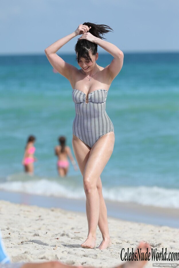 Daisy Lowe Nude 198760