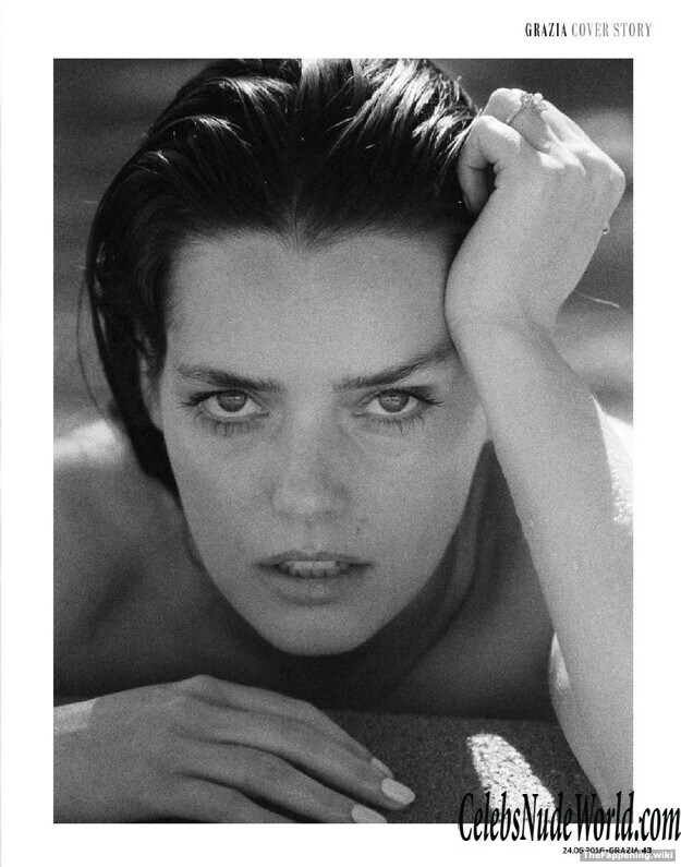 Roxane Mesquida Nude 199065