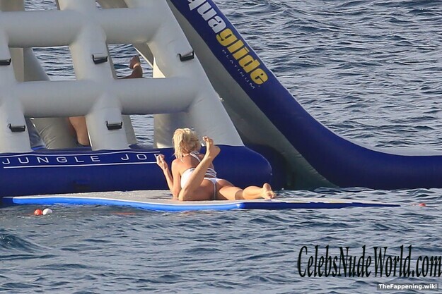 Victoria Silvstedt Nude 199085