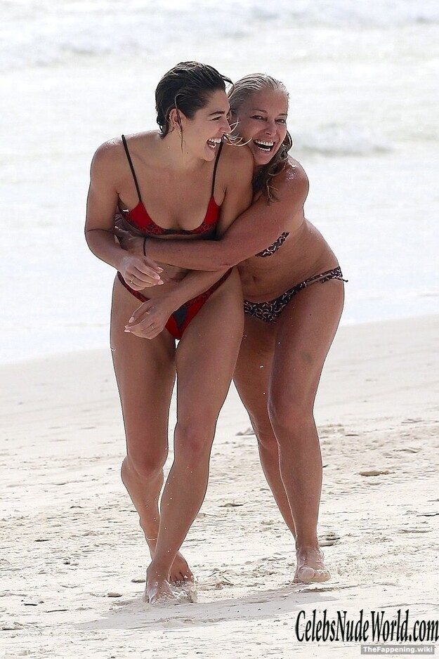 Ashley Hart Nude 199400