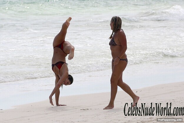 Ashley Hart Nude 199402