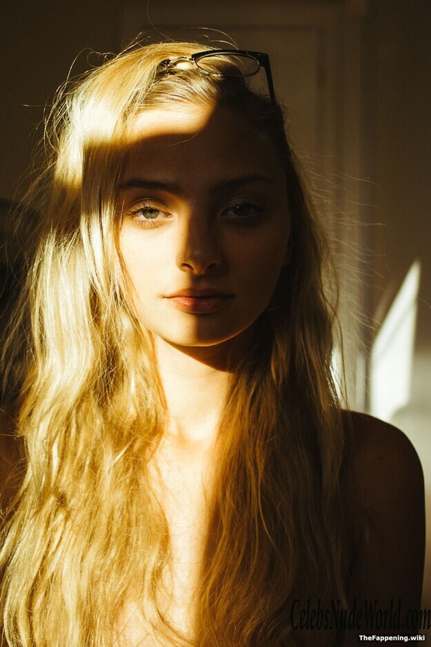 Emily Trudeau Nude 200551