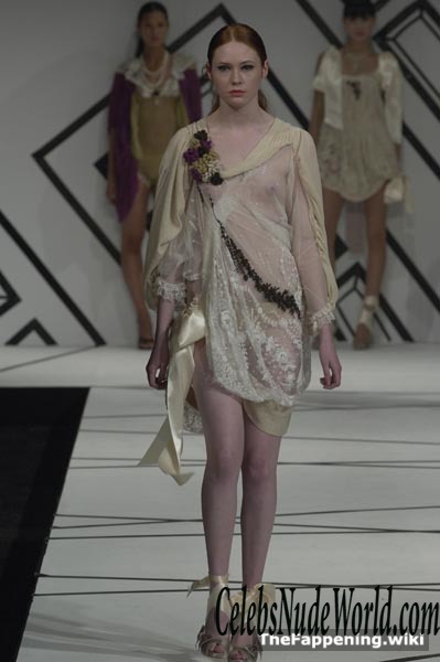 Karen Gillan Nude 200639