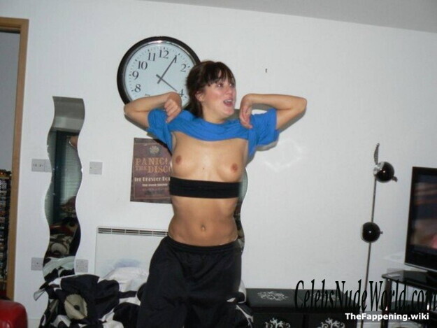 Loui Batley Nude 200692