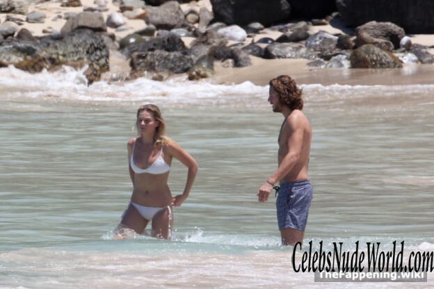 Margot Robbie Nude 200710