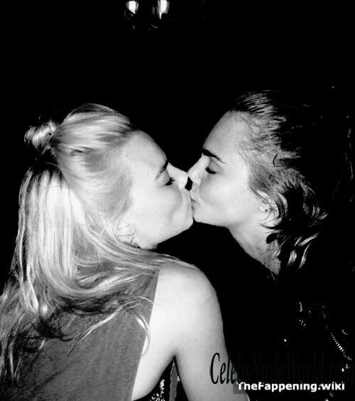 Margot Robbie Nude 200740