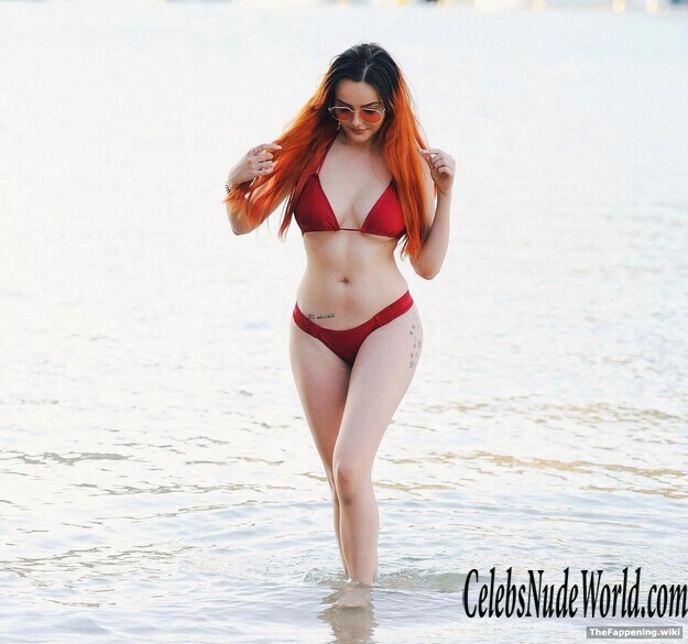 Sarah Goodhart Nude 200935