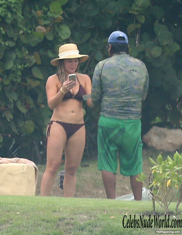 Hilary Duff Nude 201102