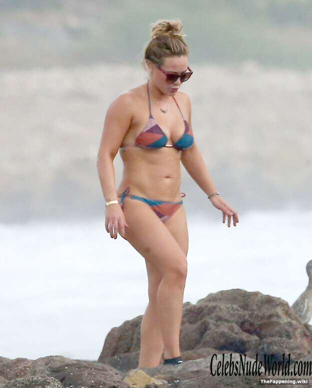 Hilary Duff Nude 201106
