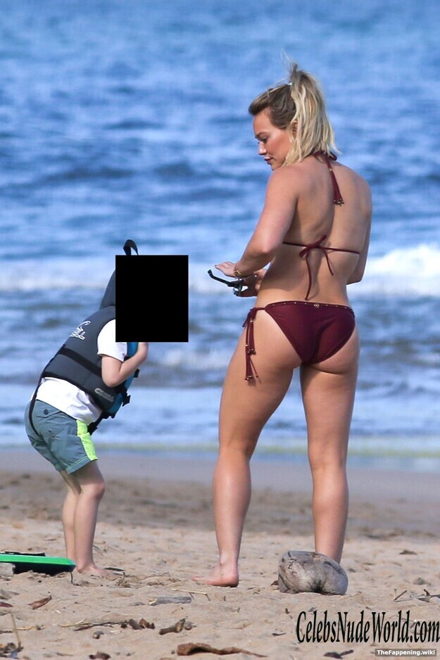 Hilary Duff Nude 201108