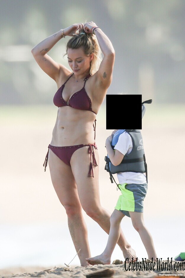 Hilary Duff Nude 201109