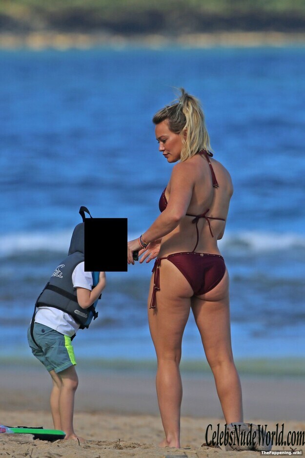 Hilary Duff Nude 201120