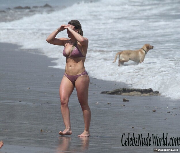 Hilary Duff Nude 201147