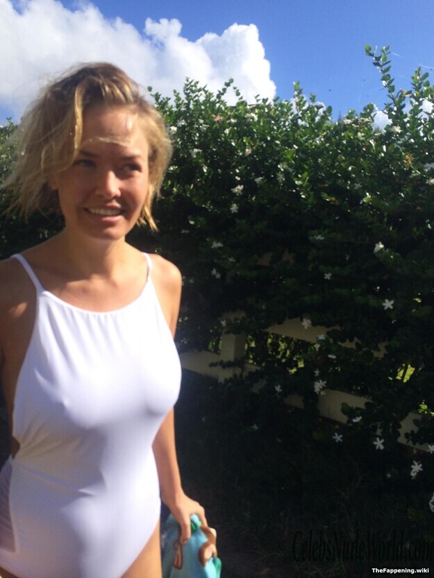 Lara Bingle Nude 201434