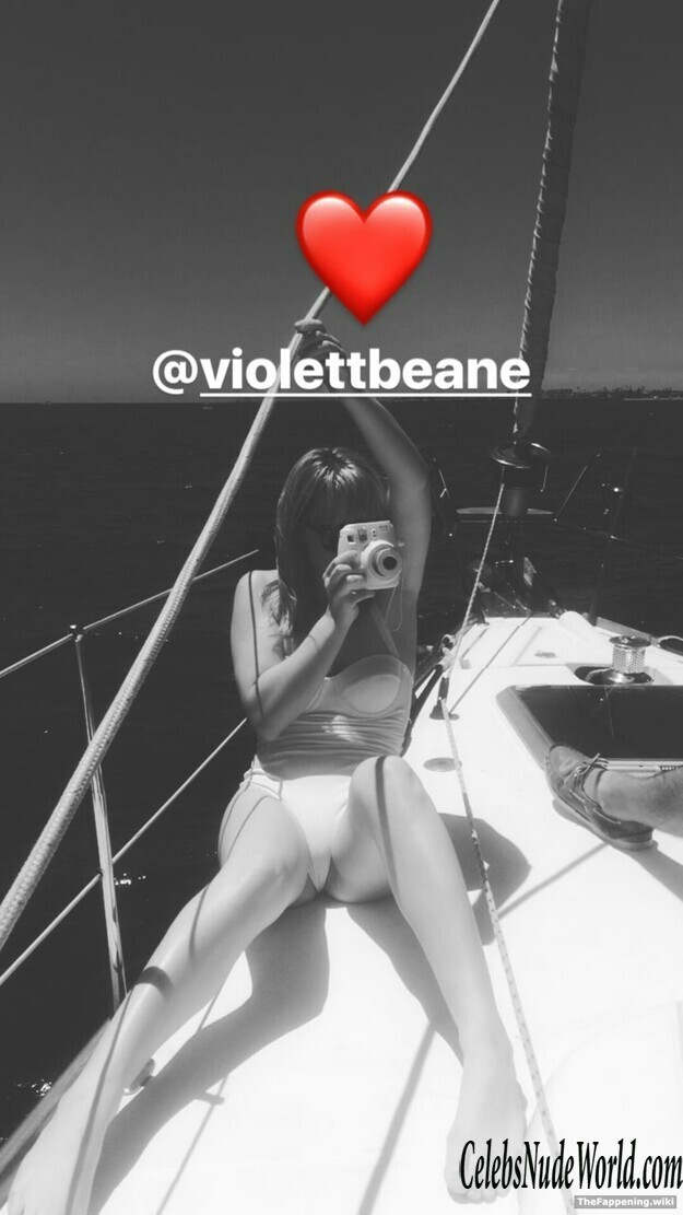 Violet bean nude