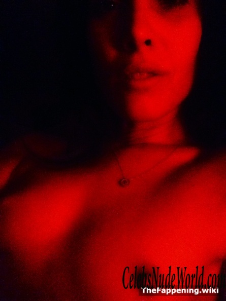 Carly Pope Nude 201540