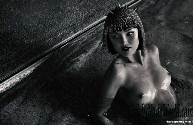 Soo Yeon Lee Nude 201781