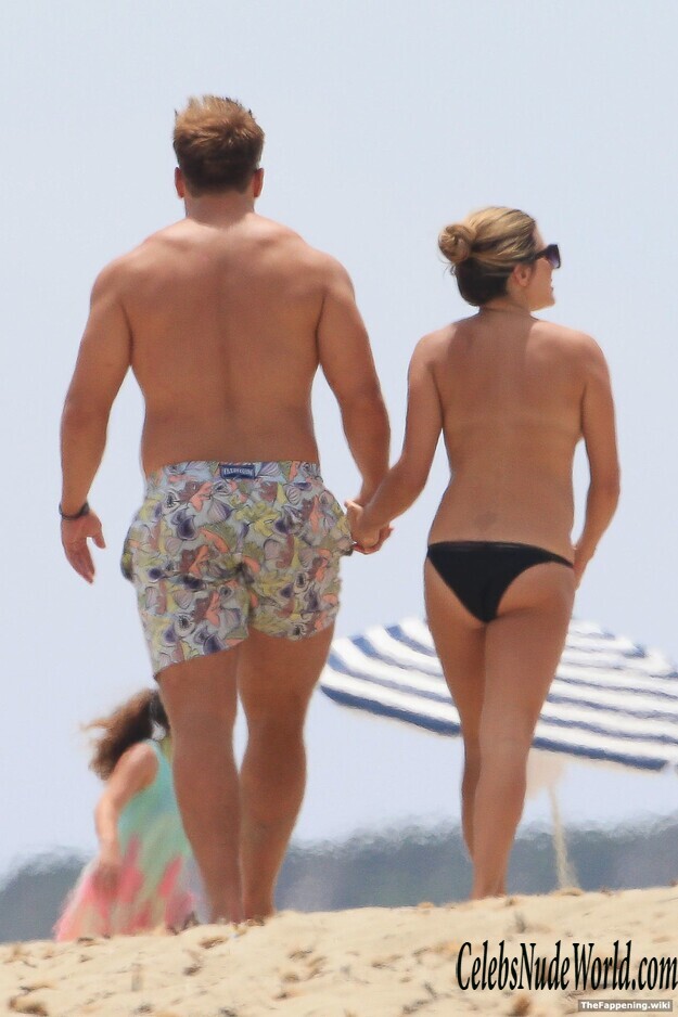 Zoe Hardman Nude 202195