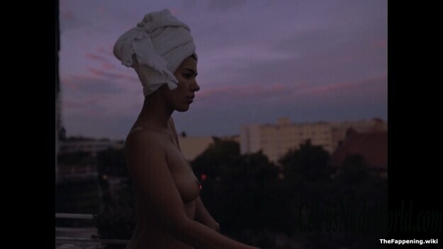 Alina Suggeler Nude 203295