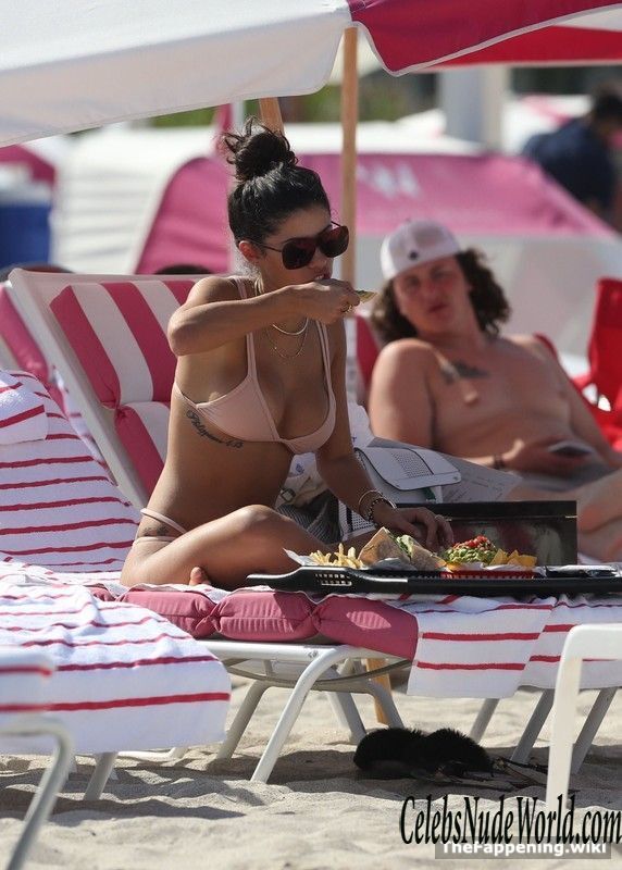 Alexandra Michelle Nude 203349