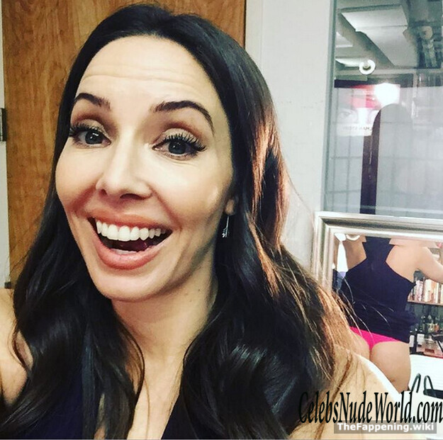 Whitney Cummings Nude 203601