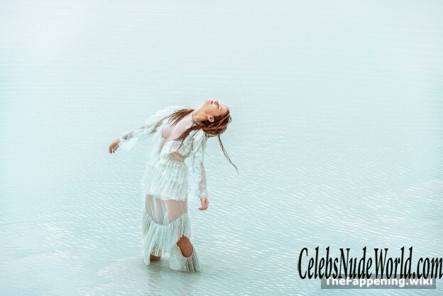 Anna Ewers Nude 203940