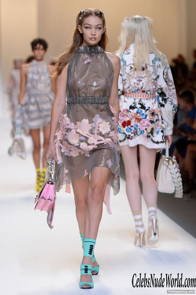 Gigi Hadid Nude 204722