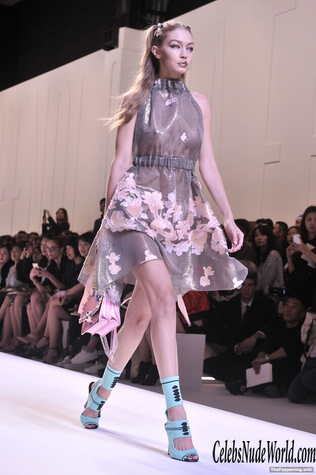 Gigi Hadid Nude 204724