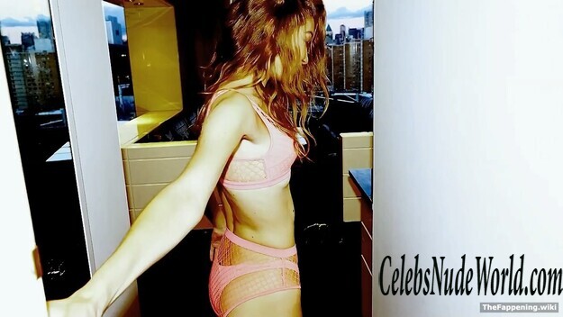 Gigi Hadid Nude 204743