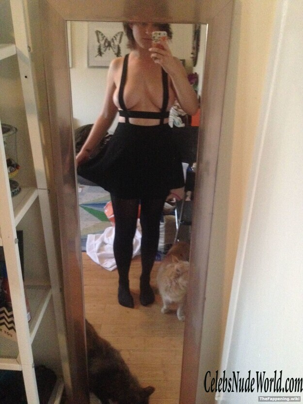 Allie Goertz Nude 205270