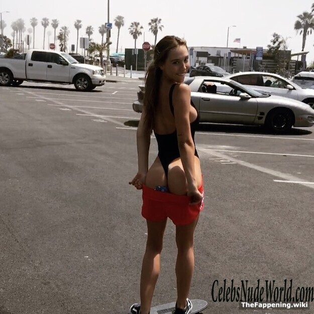 Alexis Ren Nude 205298