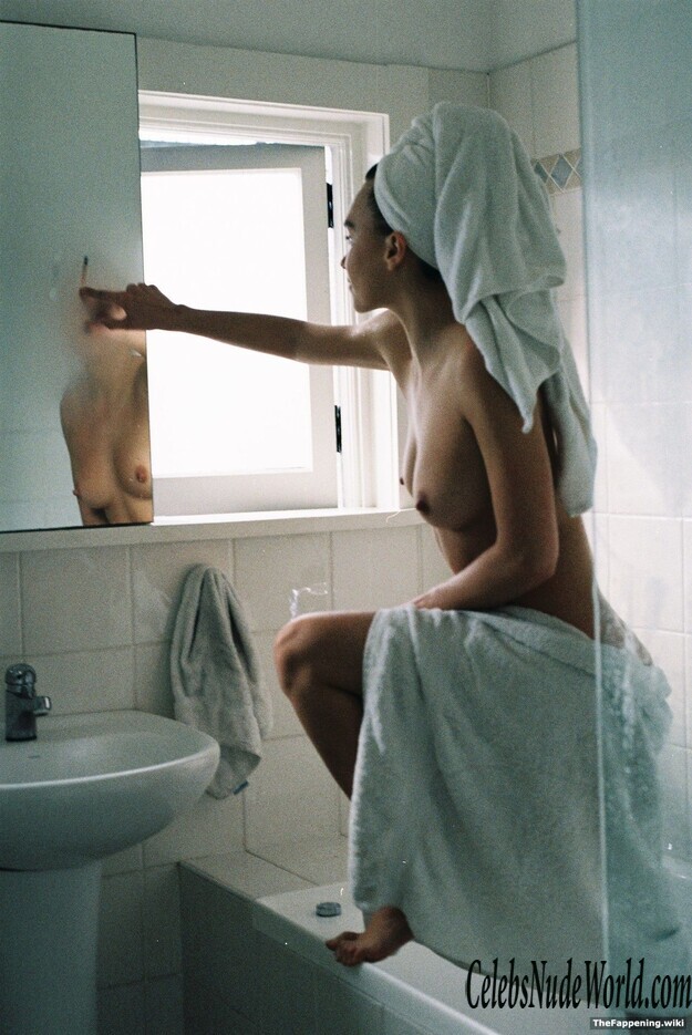 Zoe Cross Nude 205519