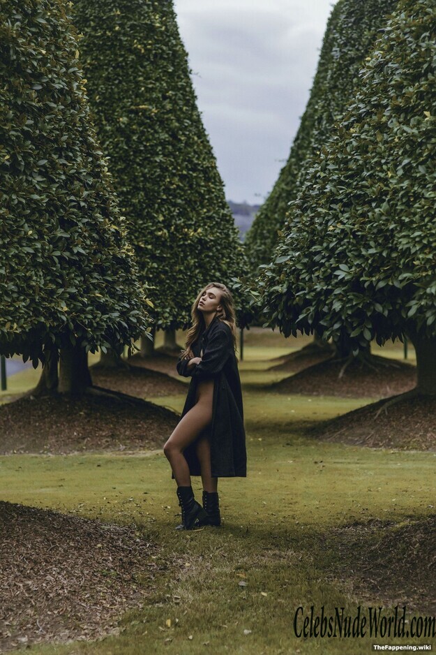 Zoe Cross Nude 205529