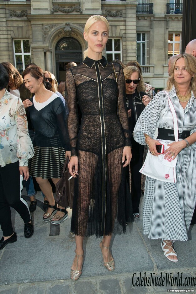 Aymeline Valade Nude 205637