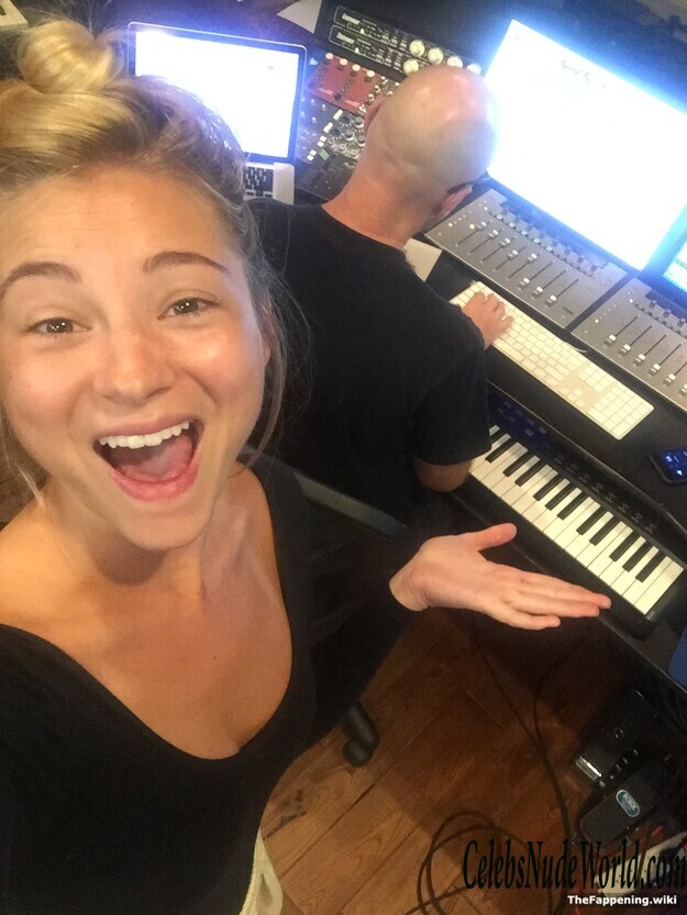 Allie Gonino Nude 205896