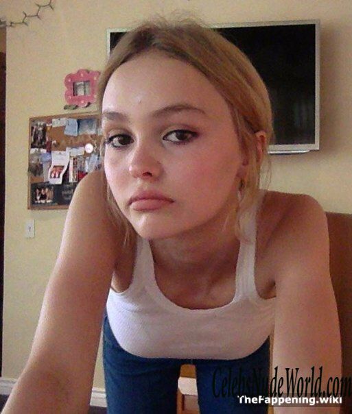 Lily-Rose Depp Nude - 1 Pictures: Rating 8.18/10