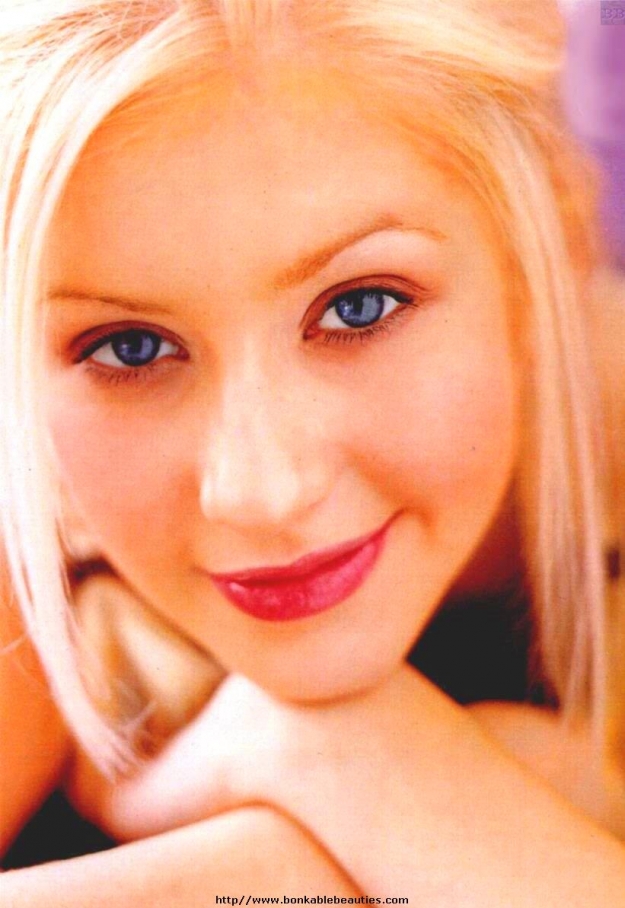 Christina Aguilara 2074