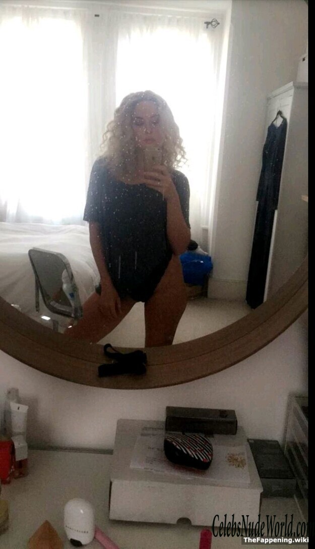 Emily Parr Nude 208355