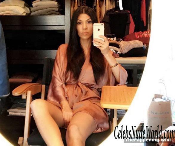 Kourtney Kardashian Nude 208530