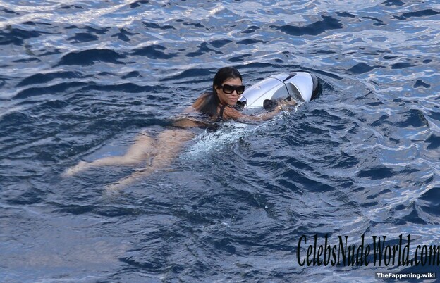 Kourtney Kardashian Nude 208547