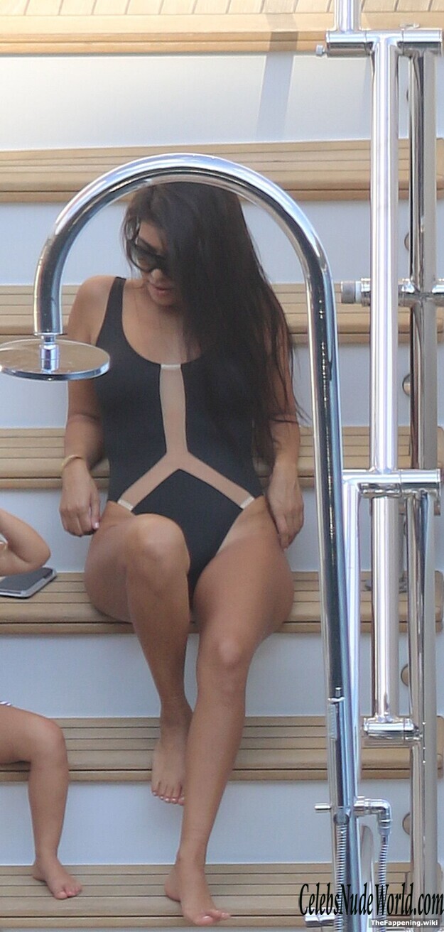 Kourtney Kardashian Nude 208548
