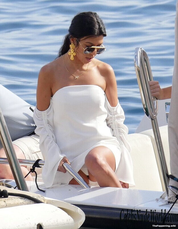 Kourtney Kardashian Nude 208606