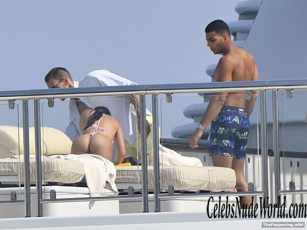 Kourtney Kardashian Nude 208611